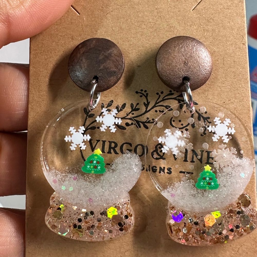 Snow Globe Earrings - Festive Green and Gold